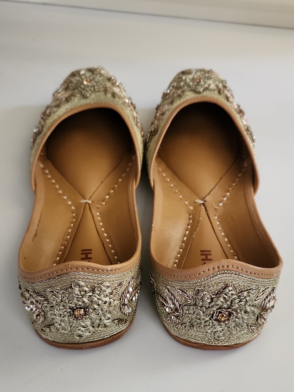 Mochi Embroidered Punjabi Jutti Flats Size 40 Gold Cream US 9 - Picture 3 of 17
